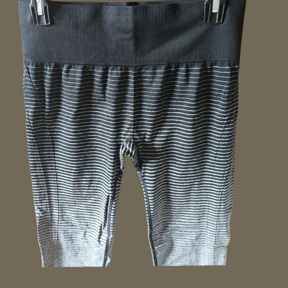 Marika High-Waisted Ombre Seamless Leggings Gray/Black Size Medium - Picture 12 of 15